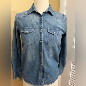 Women’s jeans button down shirt with pearl buttons